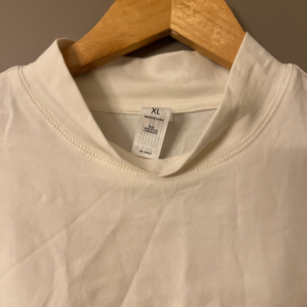 Yogalicious Off White Long Sleeve Melissa Fitted Tee NWT XL - Picture 4 of 8
